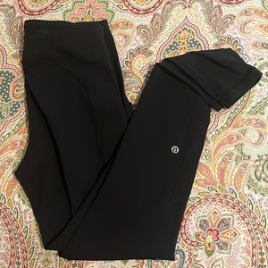 Black Lululemon Leggings w/ Pockets (Size 6)